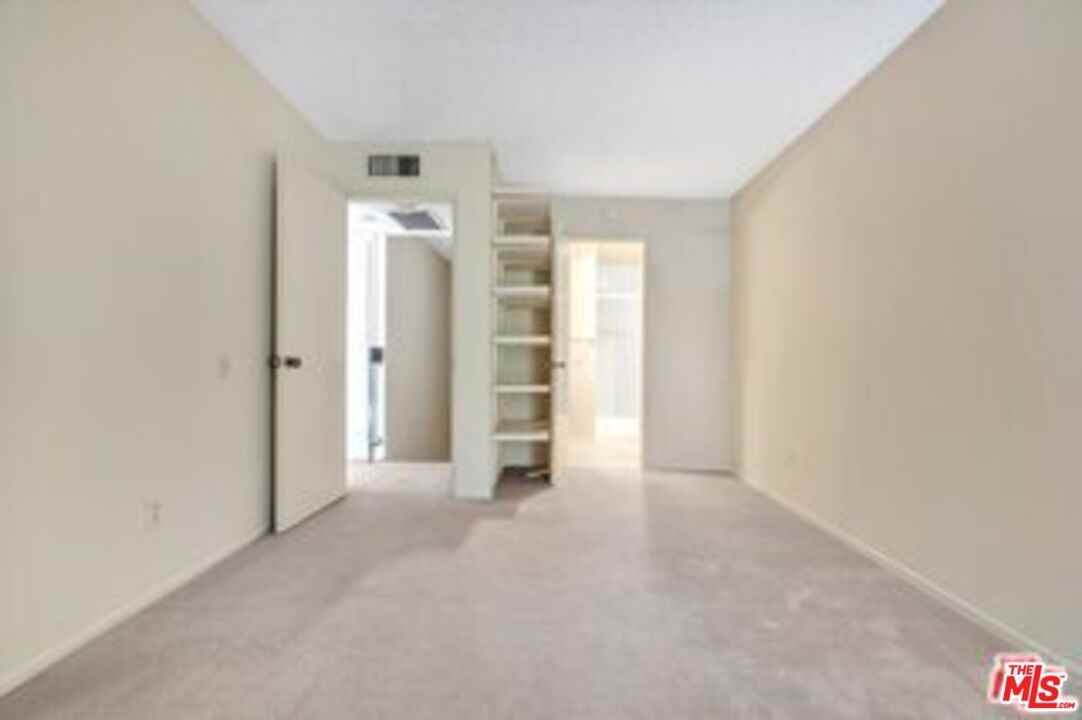 2909 Arizona Ave #14 - Photo 5 of 8