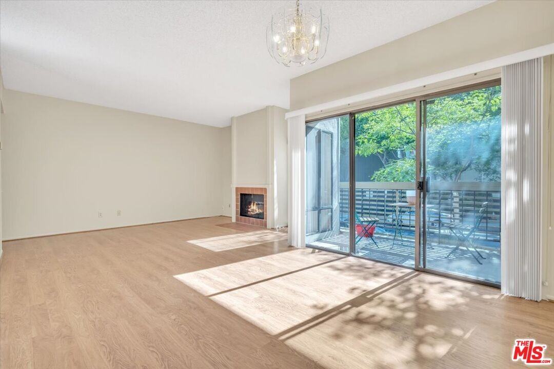 2909 Arizona Ave #14 - Photo 6 of 8