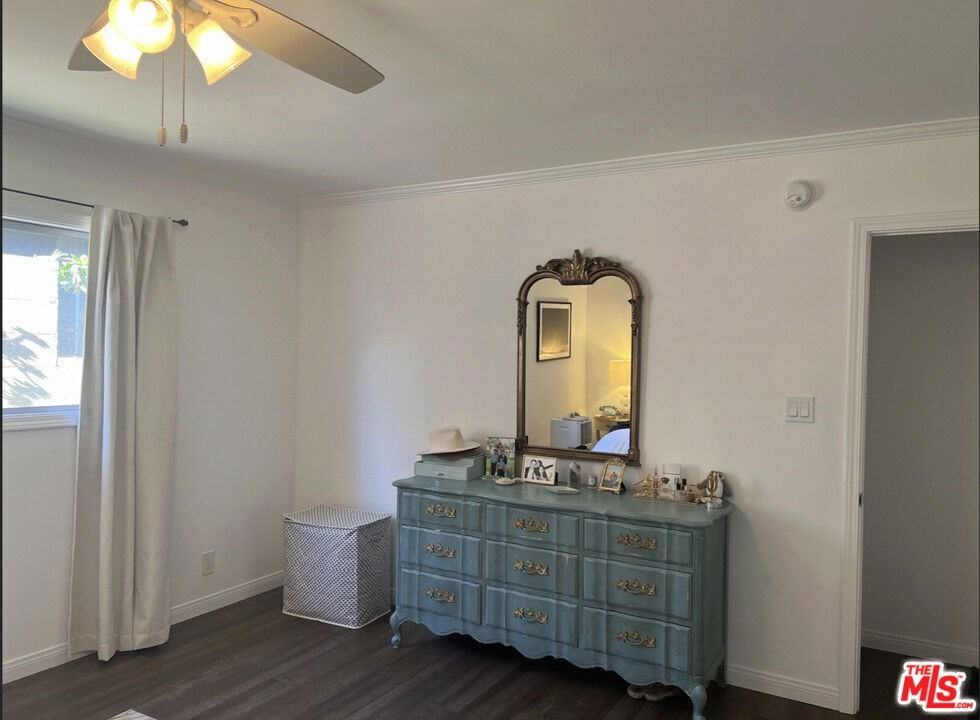 3125 Stanford Ave - Photo 2 of 8