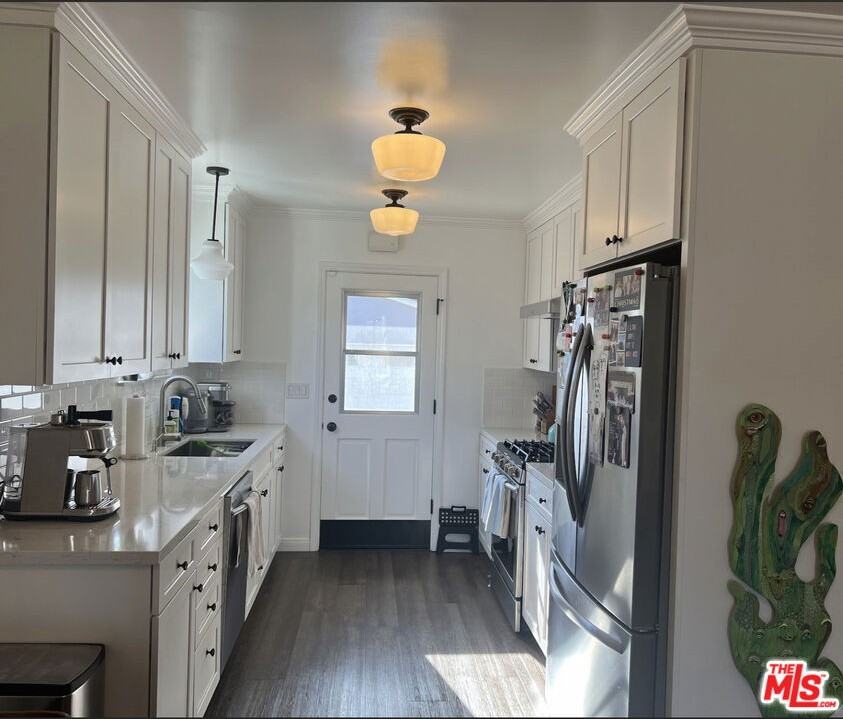 3125 Stanford Ave - Photo 5 of 8