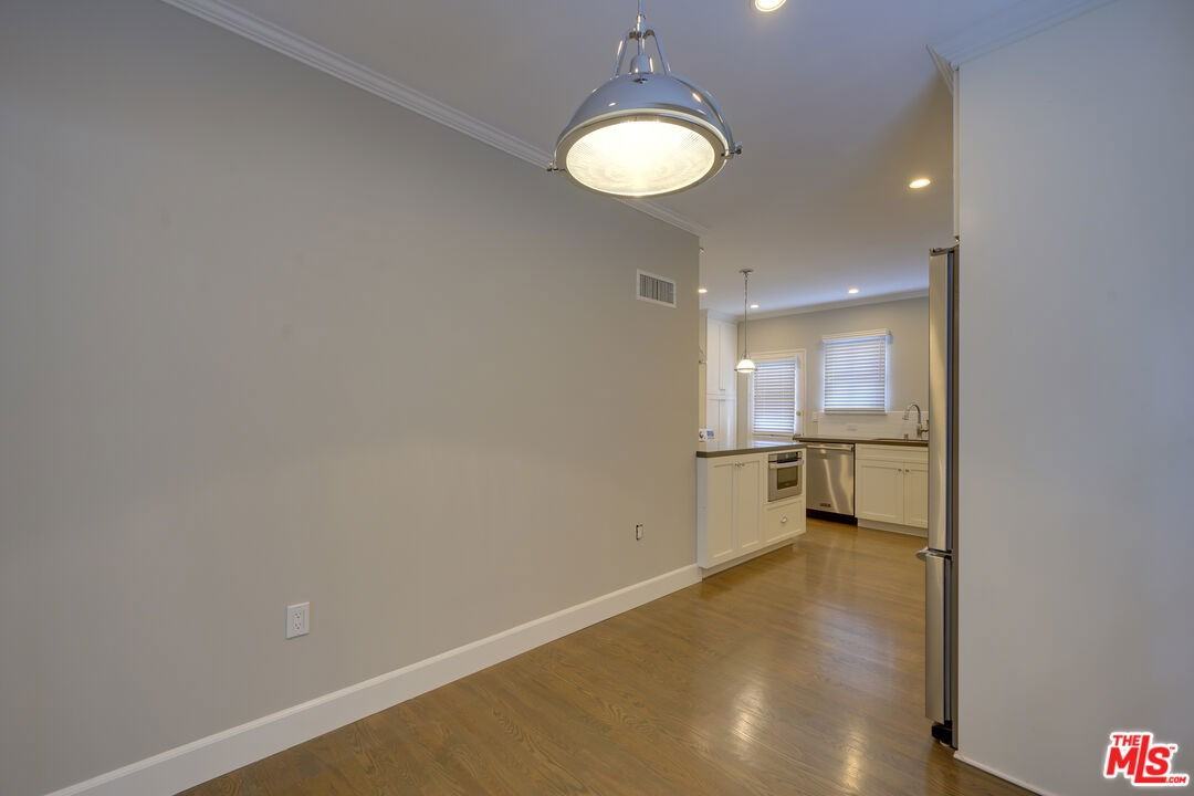 234 S Spalding Dr - Photo 3 of 8