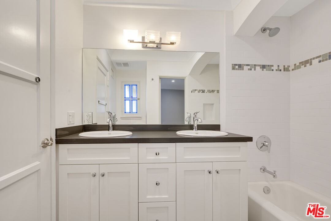 234 S Spalding Dr - Photo 7 of 8