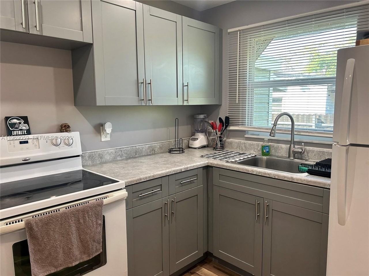 3633 Sw 12th Ct #3 - Photo 3 of 8