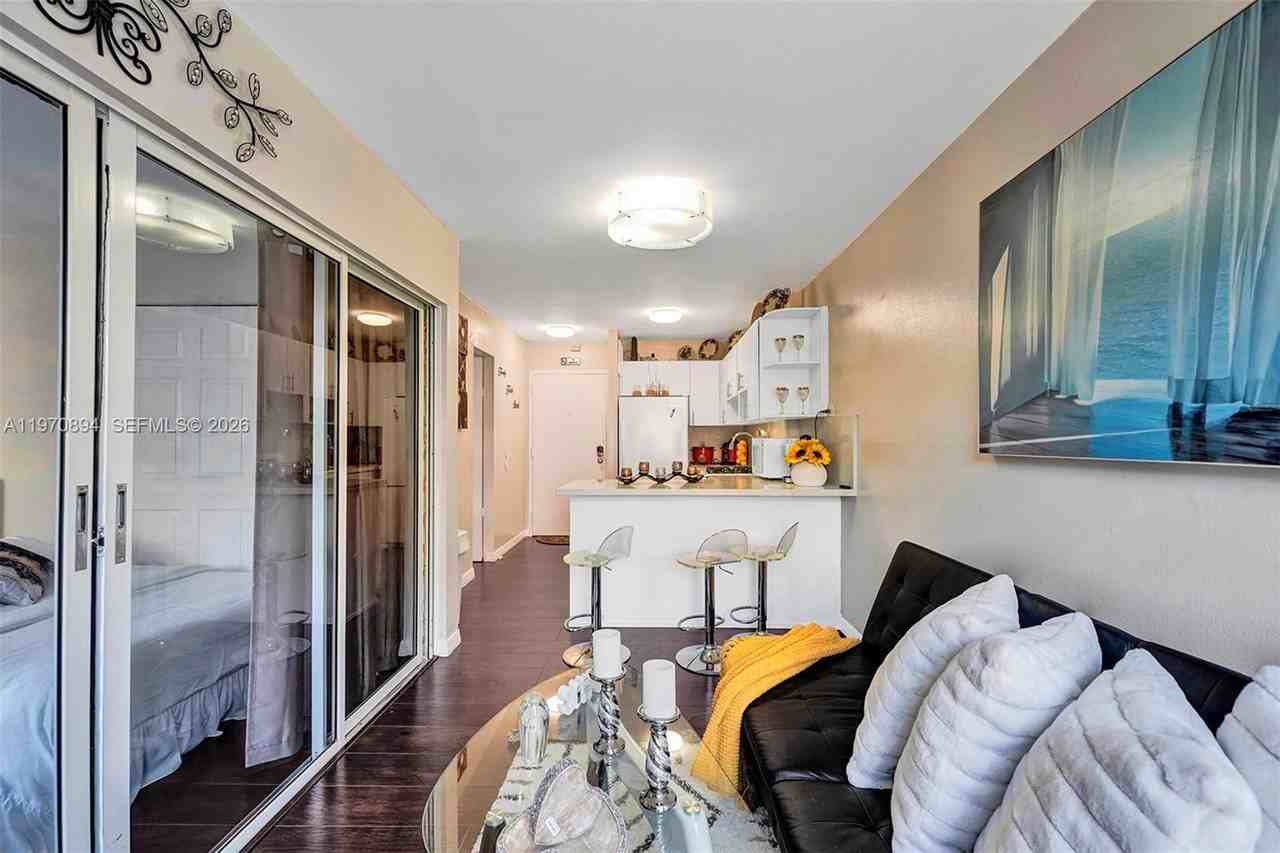 710 Washington Ave #315 - Photo 4 of 43