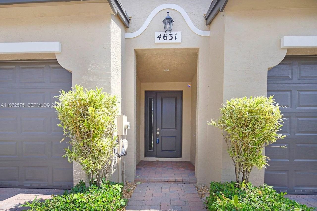 4631 Mediterranean Cir #4631 - Photo 2 of 33