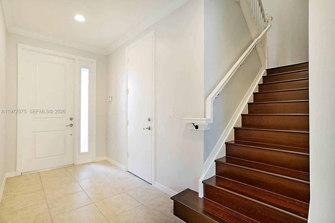 4631 Mediterranean Cir #4631 - Photo 4 of 33