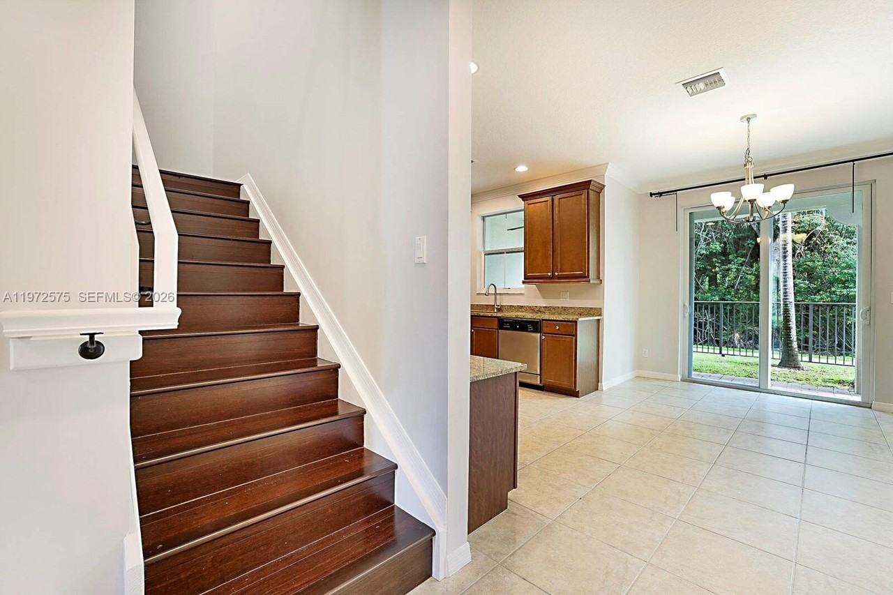 4631 Mediterranean Cir #4631 - Photo 5 of 33