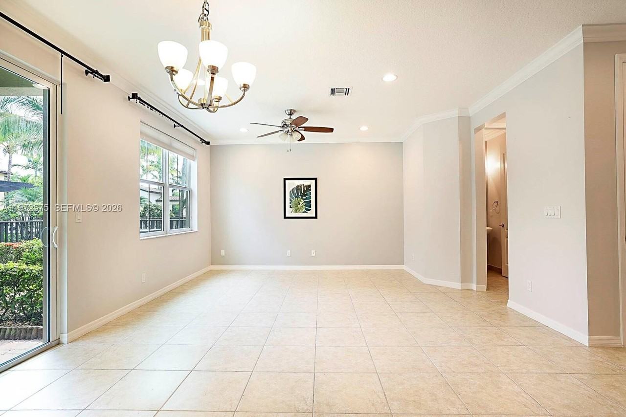 4631 Mediterranean Cir #4631 - Photo 6 of 33