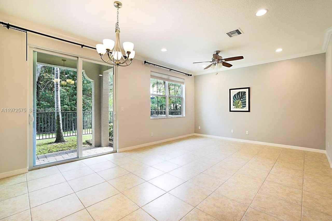 4631 Mediterranean Cir #4631 - Photo 7 of 33