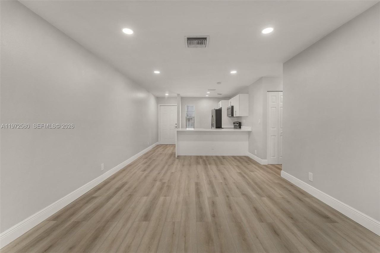 10379 Nw 35th St #10379 - Photo 4 of 33