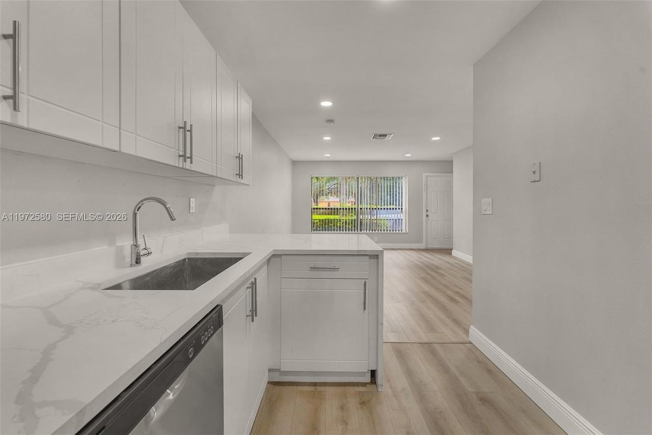 10379 Nw 35th St #10379 - Photo 6 of 33