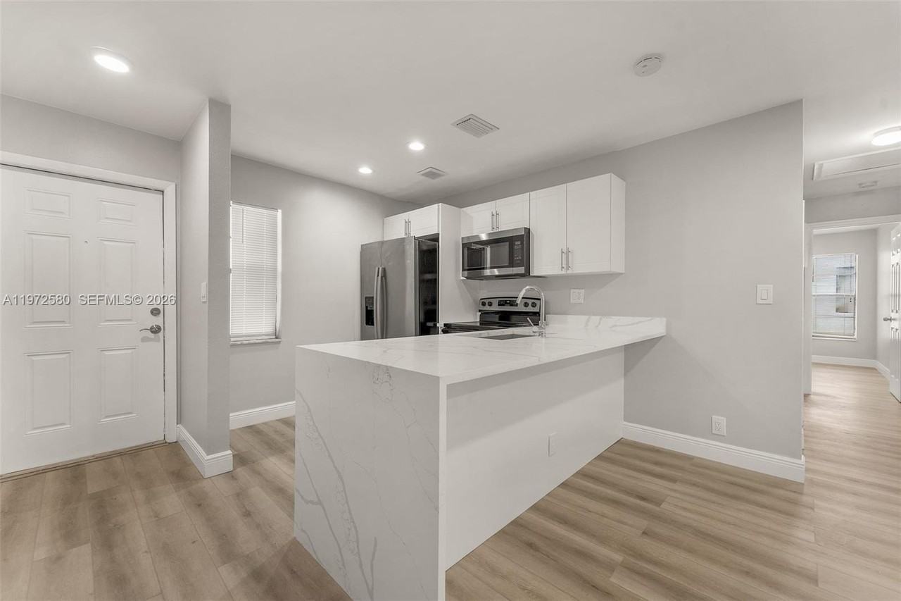 10379 Nw 35th St #10379 - Photo 7 of 33