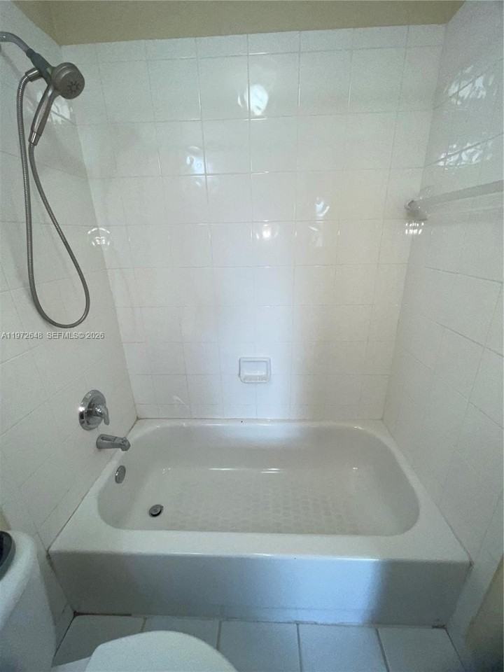 2203 Se 23rd Ave #2203 - Photo 2 of 18