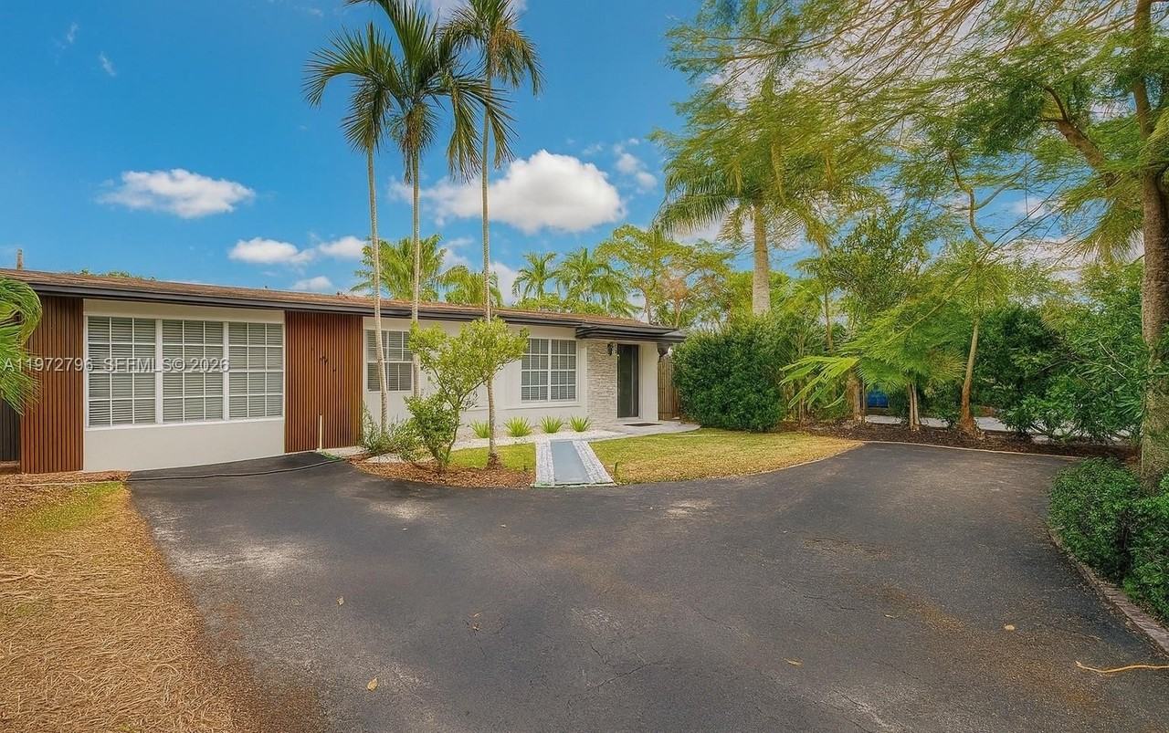 1399 Ne 38th St - Photo 2 of 34