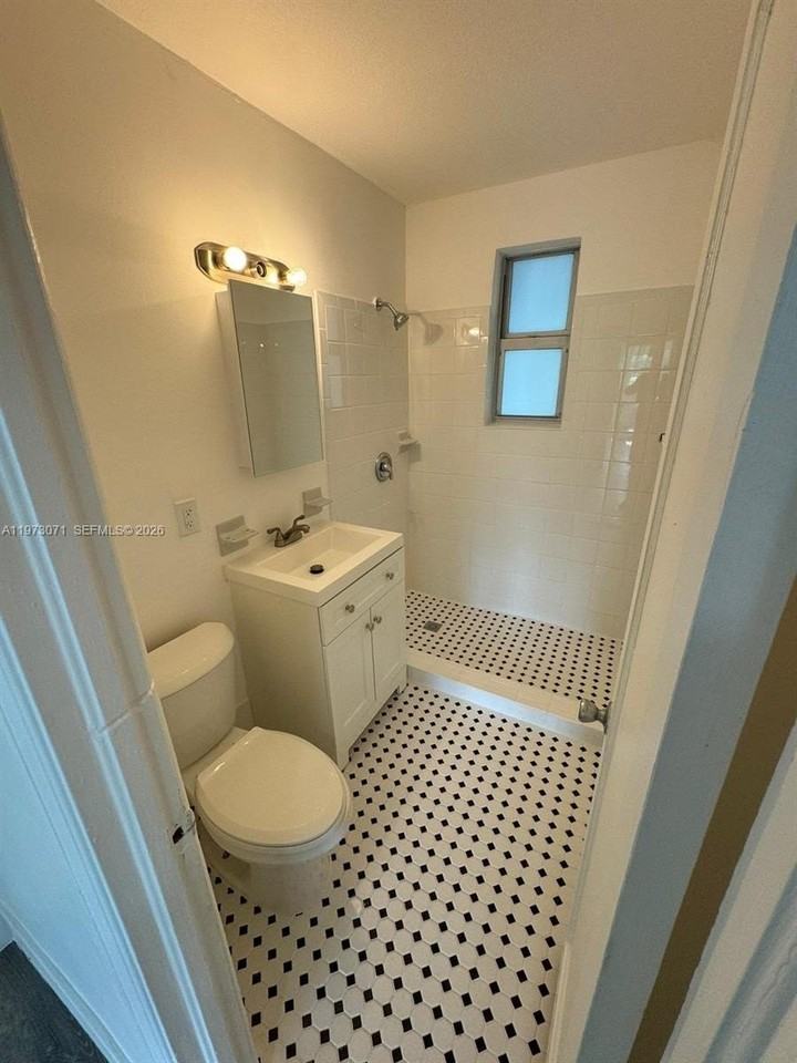 1562 West Ave #5 - Photo 5 of 9