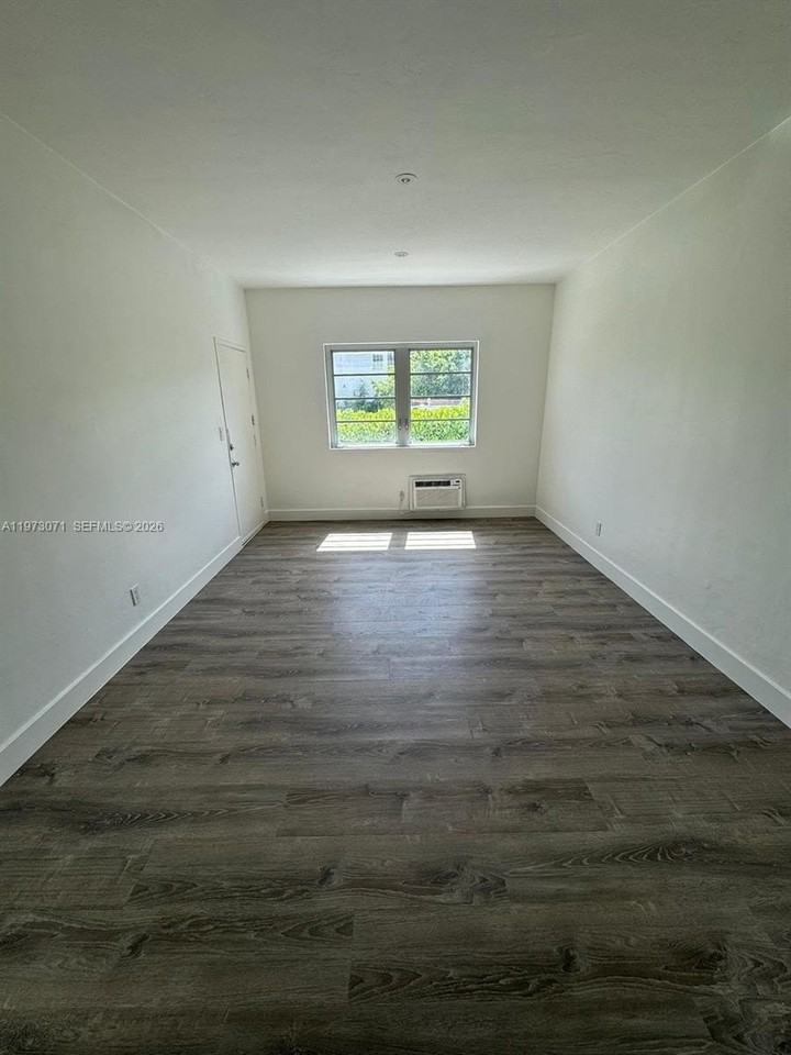 1562 West Ave #5 - Photo 6 of 9