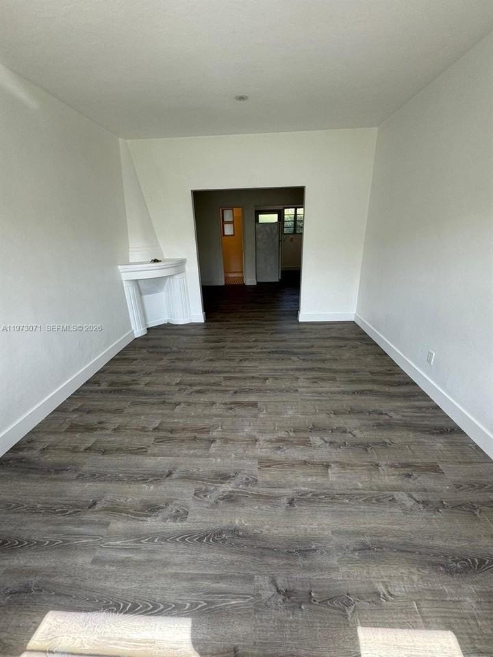 1562 West Ave #5 - Photo 7 of 9