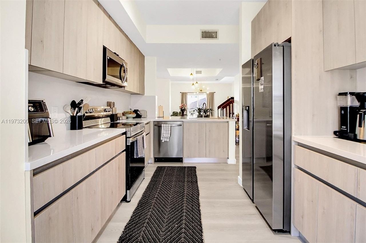 742 Ne 90th St #402 - Photo 2 of 19