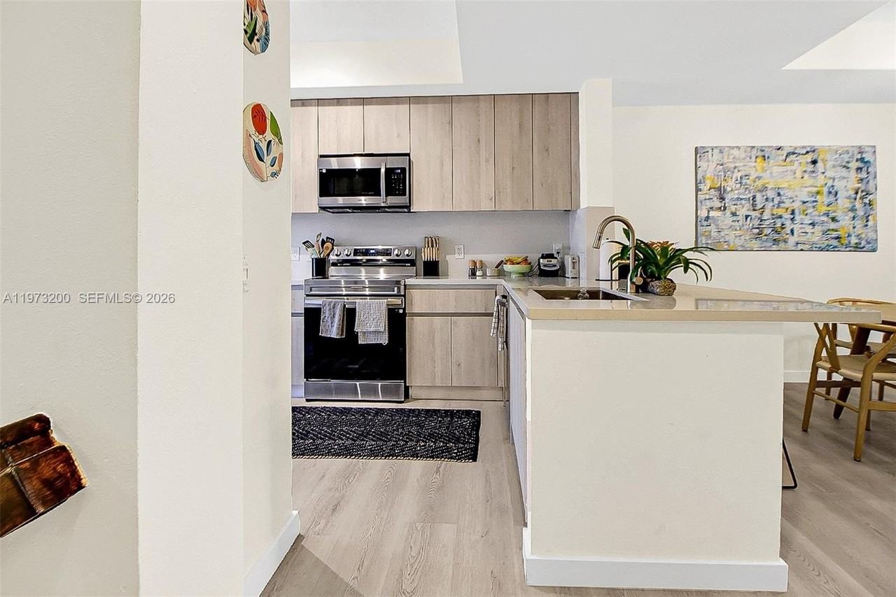 742 Ne 90th St #402 - Photo 3 of 19