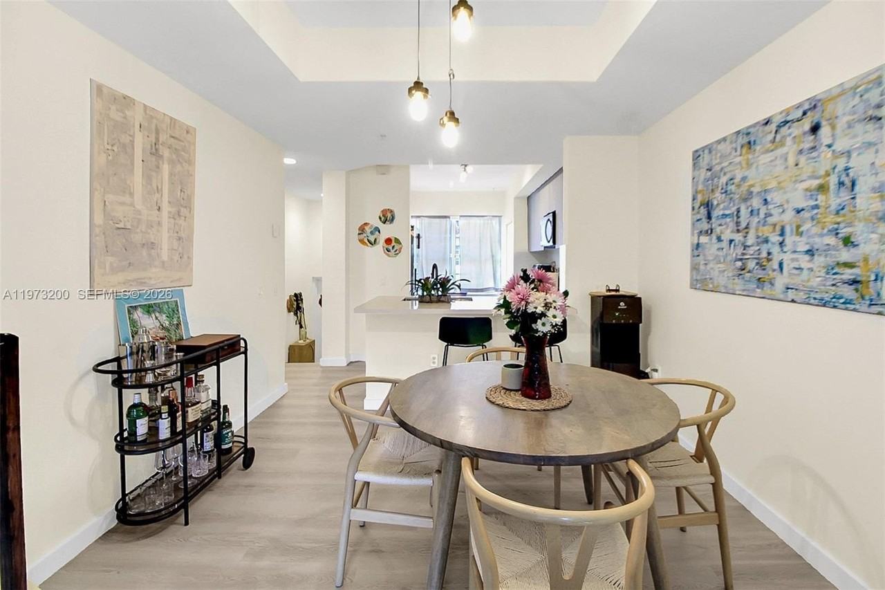 742 Ne 90th St #402 - Photo 6 of 19