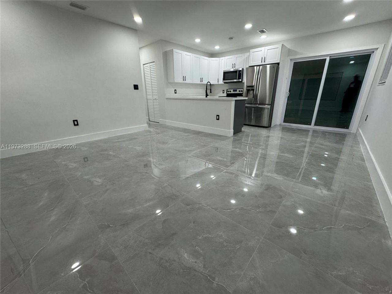 1270 Ne 207th Ter - Photo 4 of 14