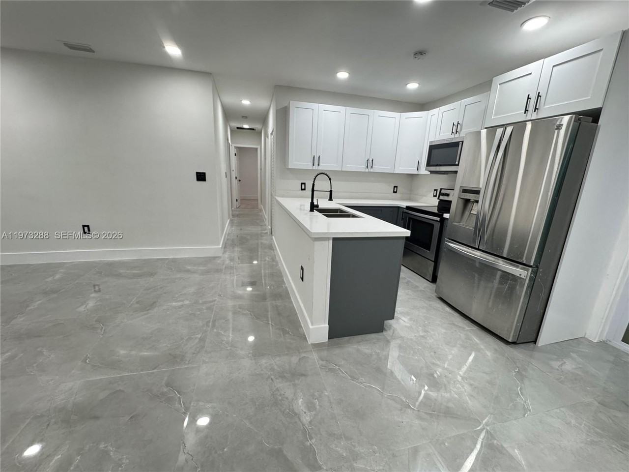 1270 Ne 207th Ter - Photo 5 of 14