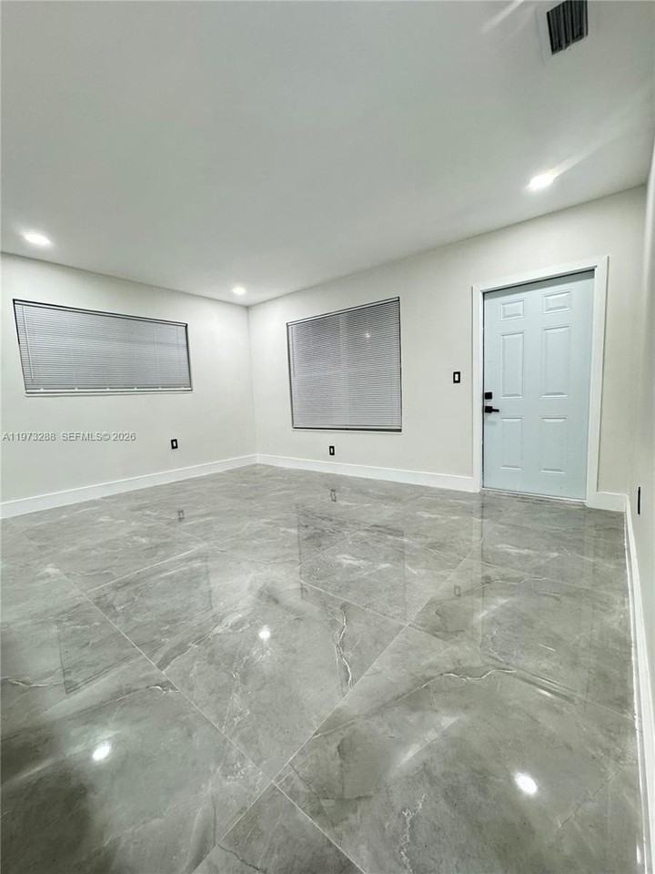 1270 Ne 207th Ter - Photo 7 of 14