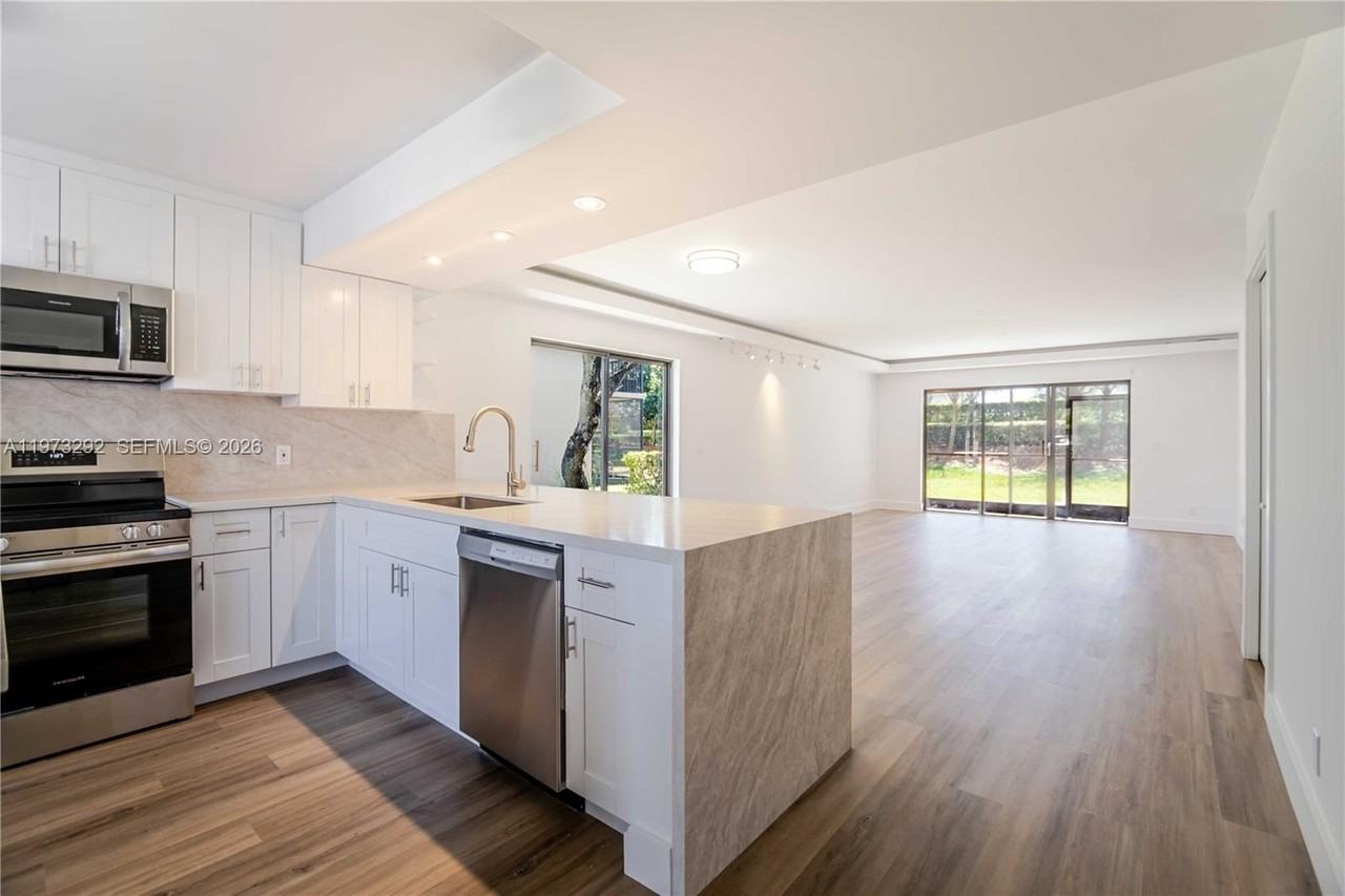 370 Racquet Club Rd #101 - Photo 3 of 21