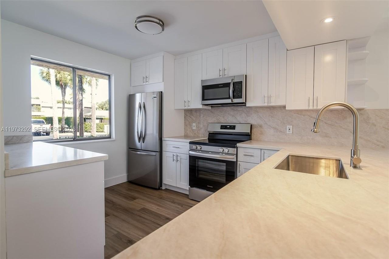 370 Racquet Club Rd #101 - Photo 4 of 21