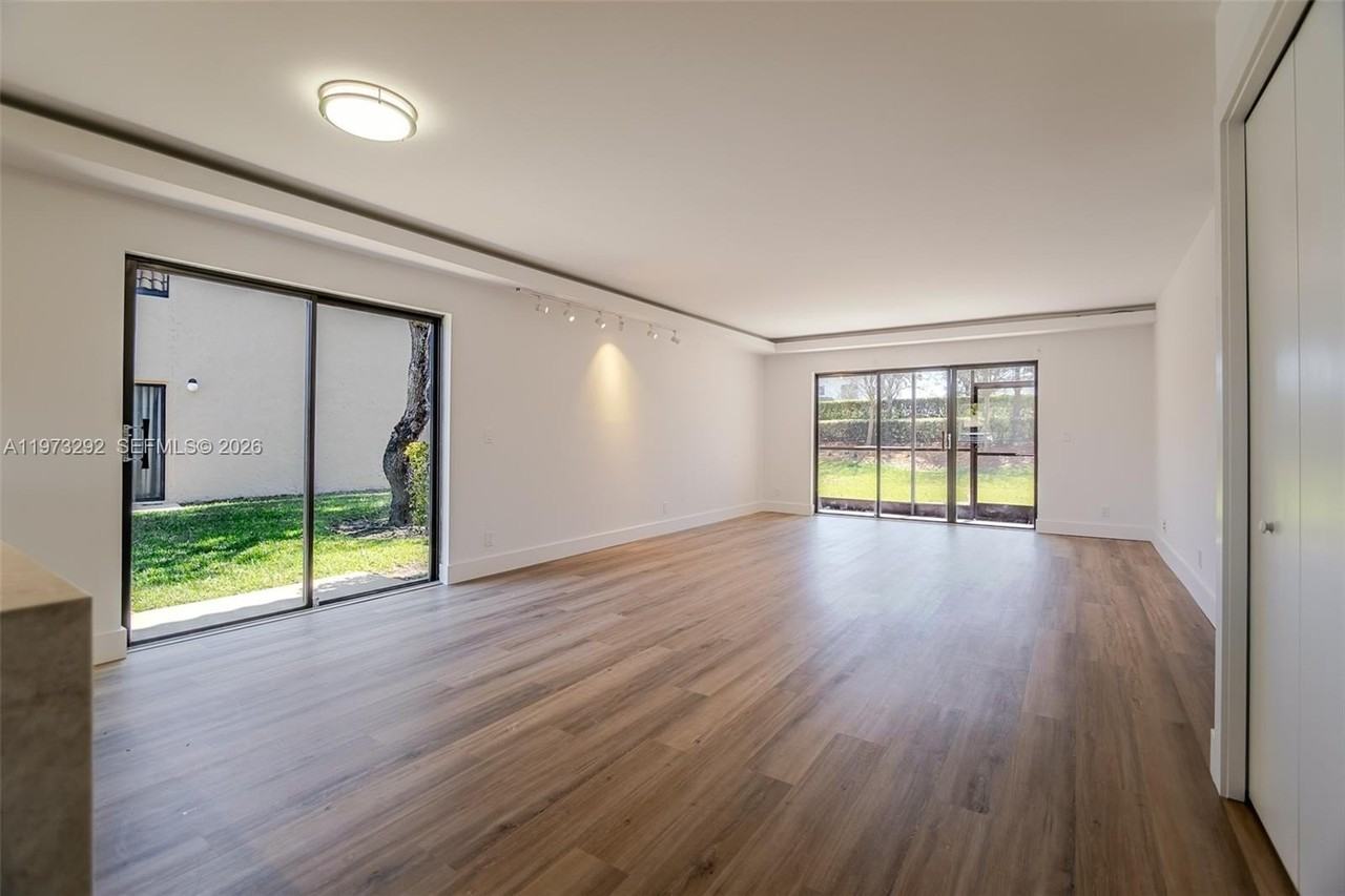 370 Racquet Club Rd #101 - Photo 7 of 21