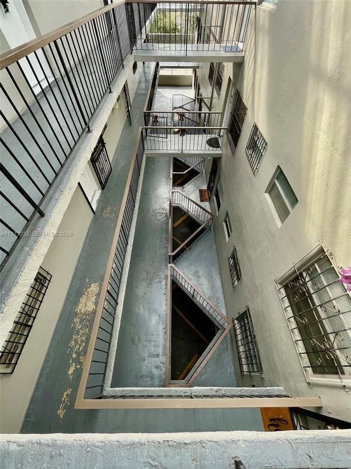 1035 W 77th St #412 - Photo 5 of 20