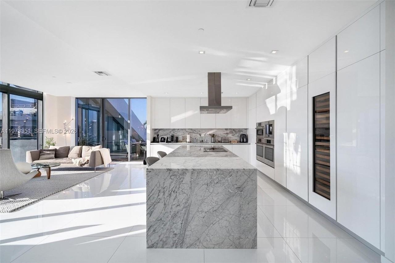 88 Sw 7th St #4203 - Photo 2 of 49