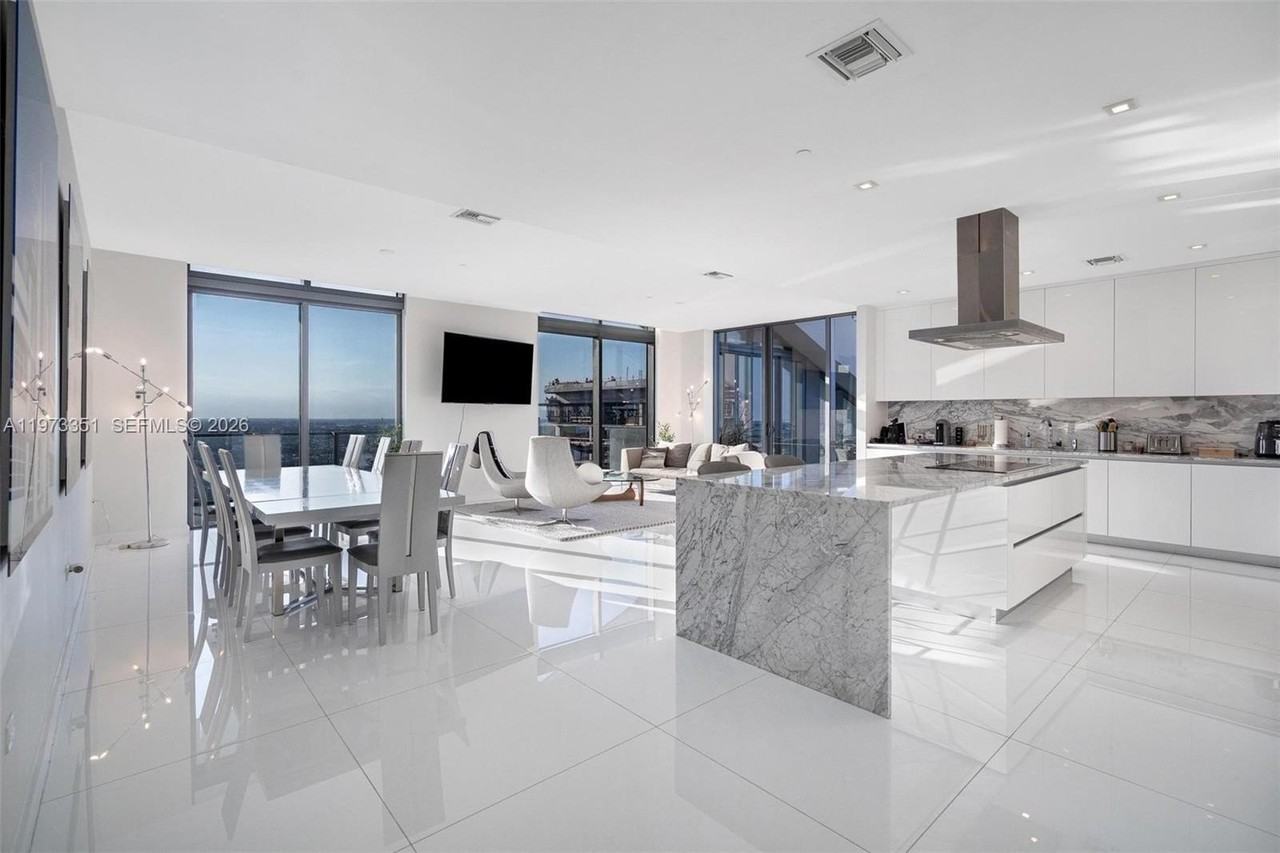 88 Sw 7th St #4203 - Photo 3 of 49