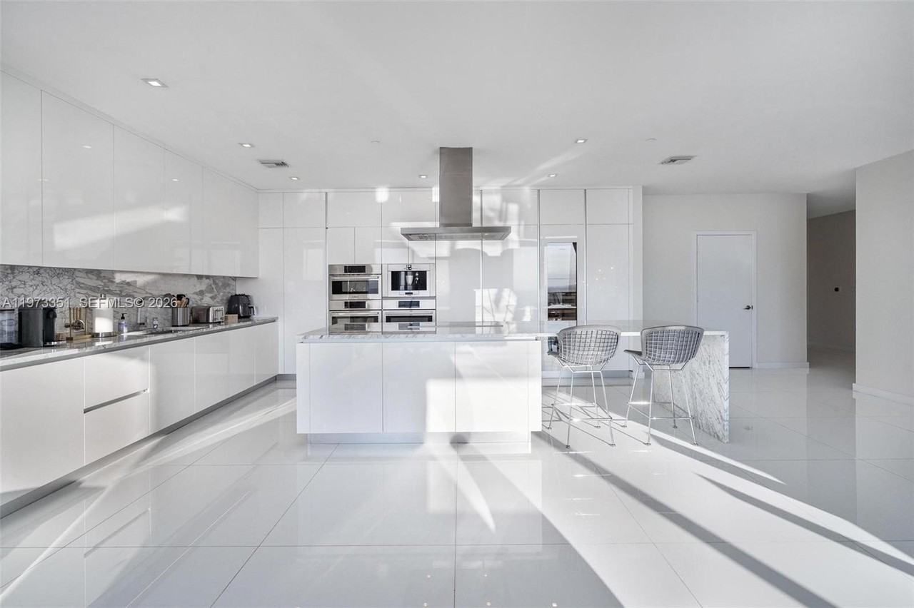 88 Sw 7th St #4203 - Photo 4 of 49