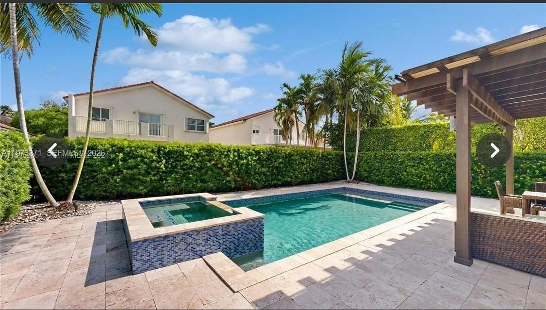 10942 Nw 59th St - Photo 3 of 14