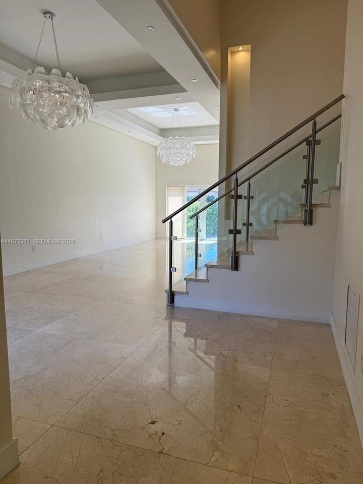 10942 Nw 59th St - Photo 4 of 14