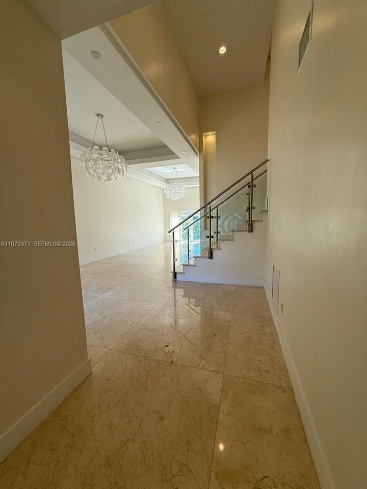 10942 Nw 59th St - Photo 5 of 14