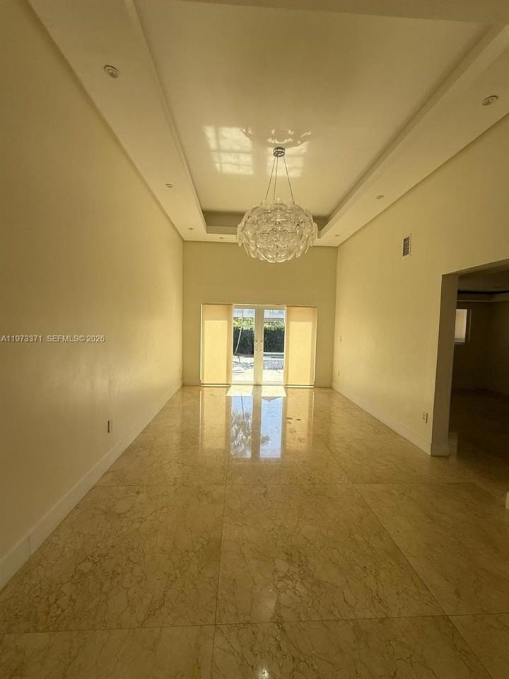 10942 Nw 59th St - Photo 6 of 14