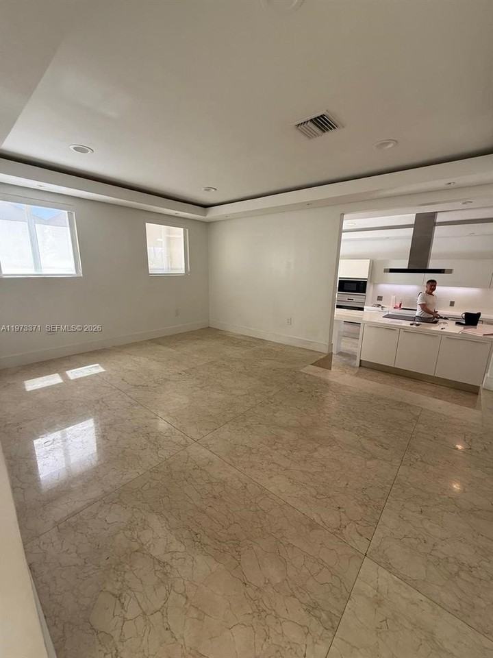 10942 Nw 59th St - Photo 7 of 14