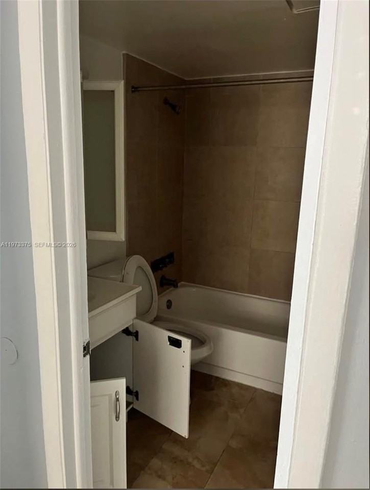 3211 Sw 44th St #117 - Photo 3 of 4