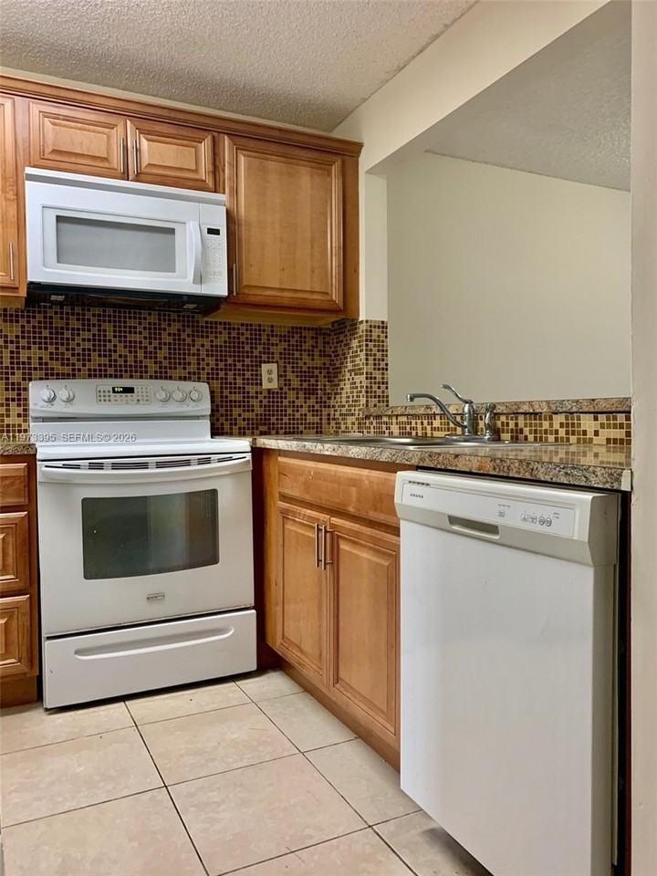 9516 Sw 140th Ct #9516 - Photo 6 of 11