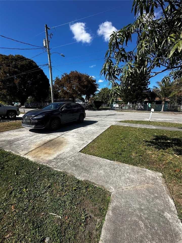 10452 Sw 177th St #10452 - Photo 2 of 29