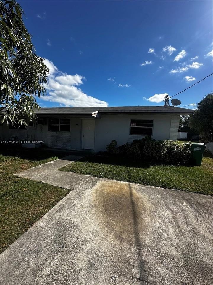 10452 Sw 177th St #10452 - Photo 3 of 29