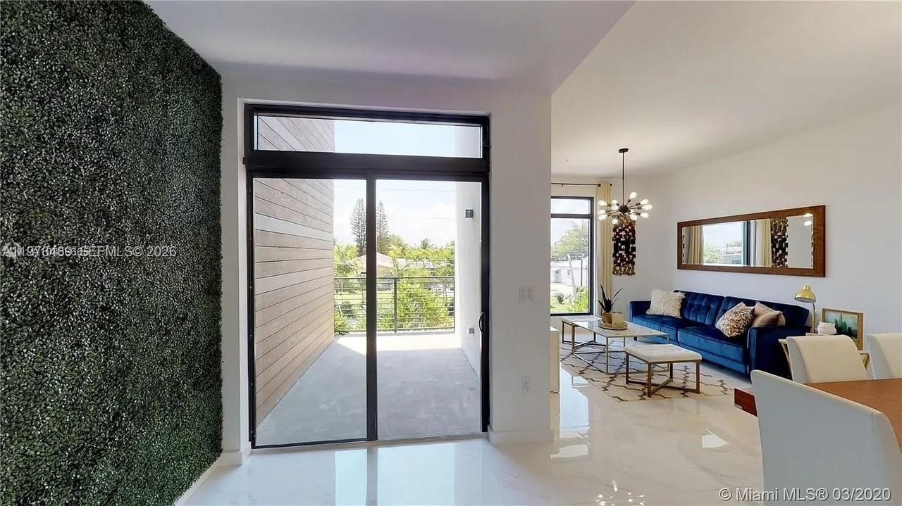 1503 N 17th Ave #0 - Photo 3 of 15