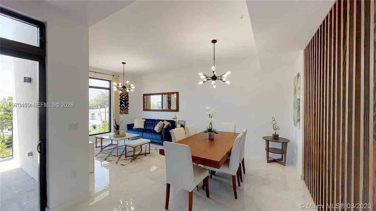 1503 N 17th Ave #0 - Photo 5 of 15