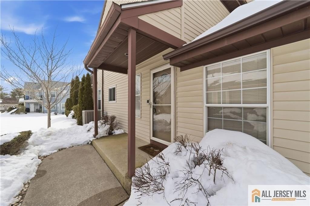 17 Dorchester Dr #17D - Photo 2 of 25