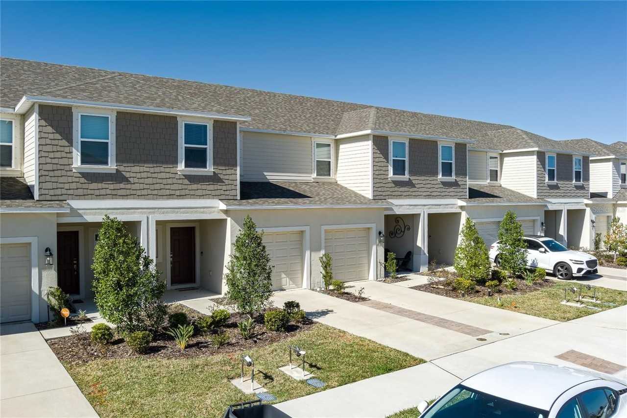 6011 Whetstone Ct - Photo 3 of 28