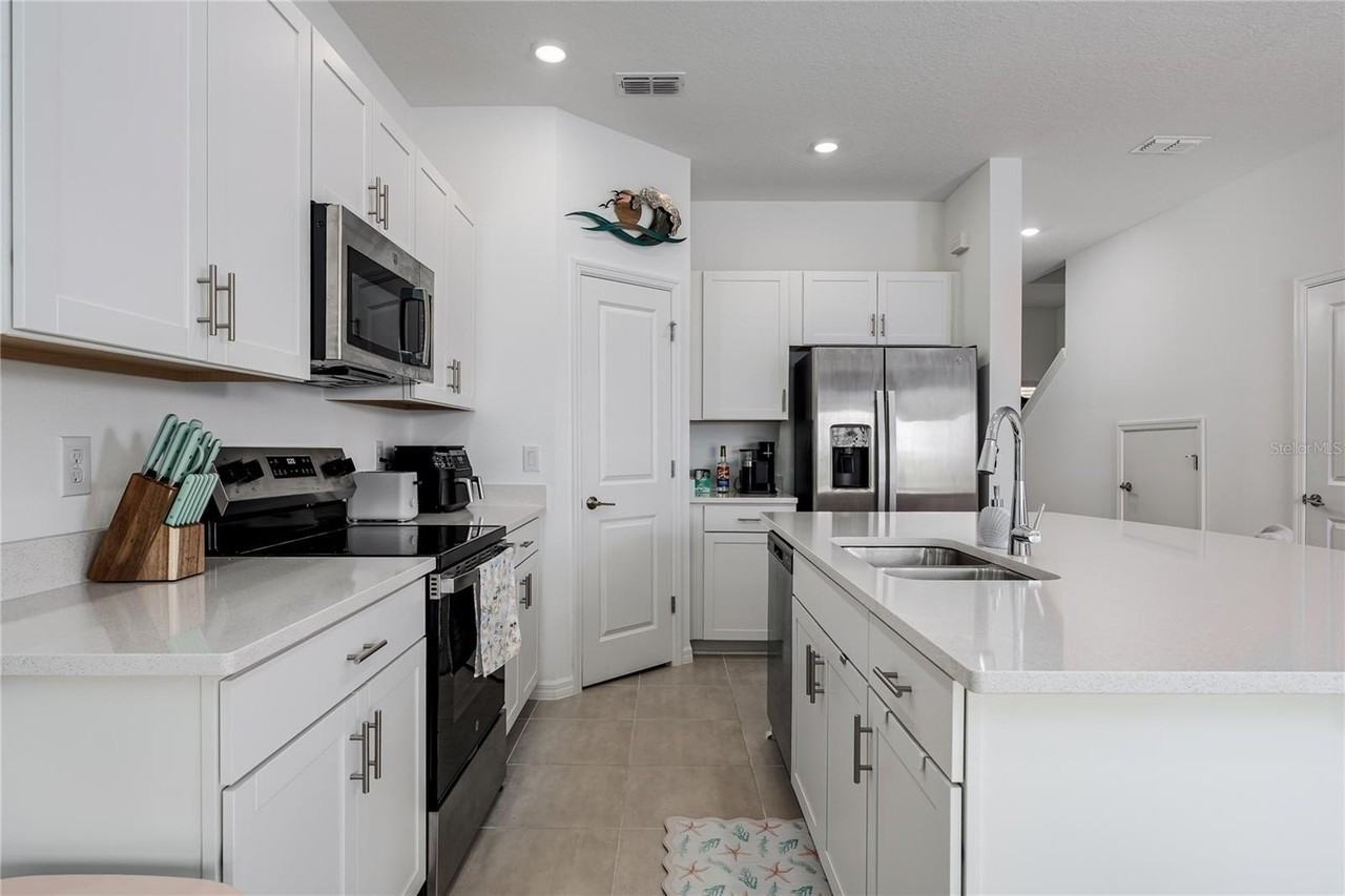 6011 Whetstone Ct - Photo 7 of 28