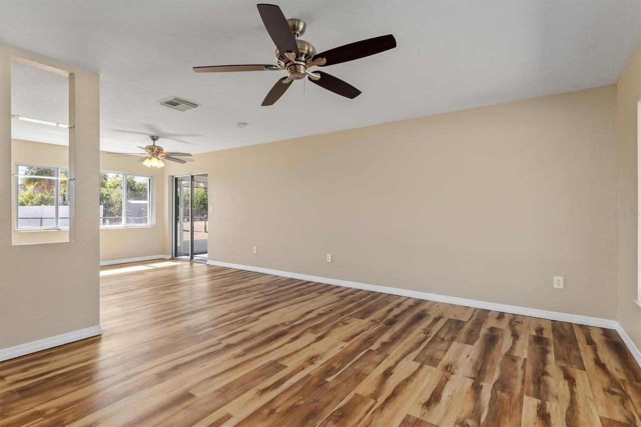 18019 Avonsdale Cir - Photo 2 of 27