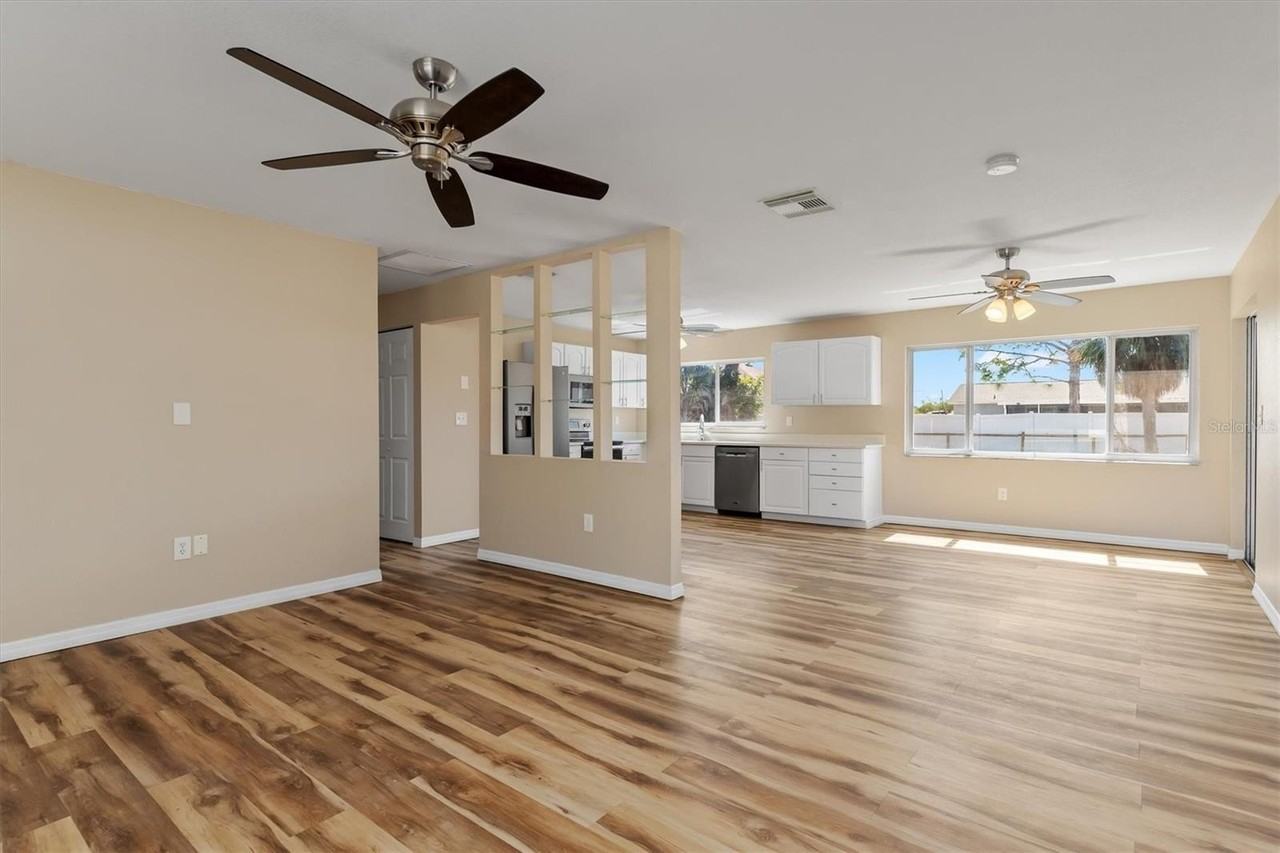 18019 Avonsdale Cir - Photo 3 of 27